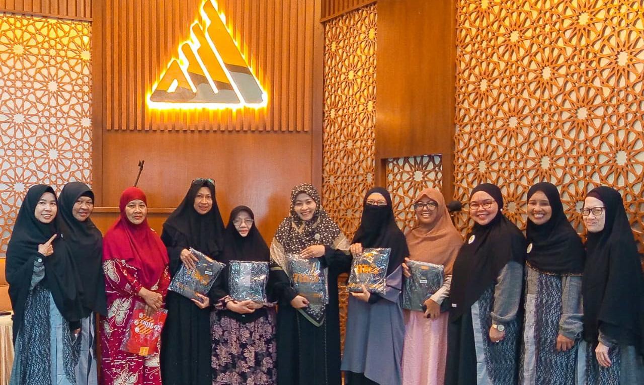 Sesi penutup dan pembagian doorprize Kajian Muslimah Daarut Tauhiid Jakart
